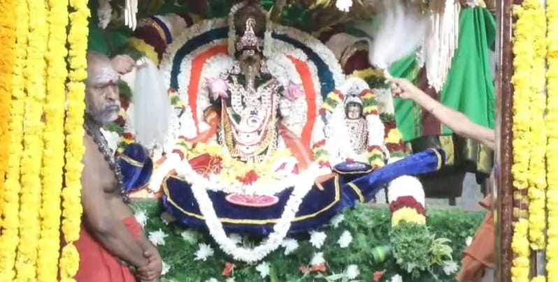 కాణిపాకం నవరాత్రి బ్రహ్మోత్సవాలలో భాగంగా ఘనంగా ఏకాంత సేవ