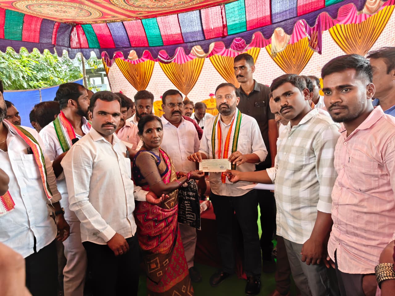 ఆపదలో ఉన్న వారిని ఆదుకోవడమే కాంగ్రెస్ పార్టీ లక్ష్యం.. జుక్కల్ ఎమ్మెల్యే తోట లక్ష్మీకాంతరావు