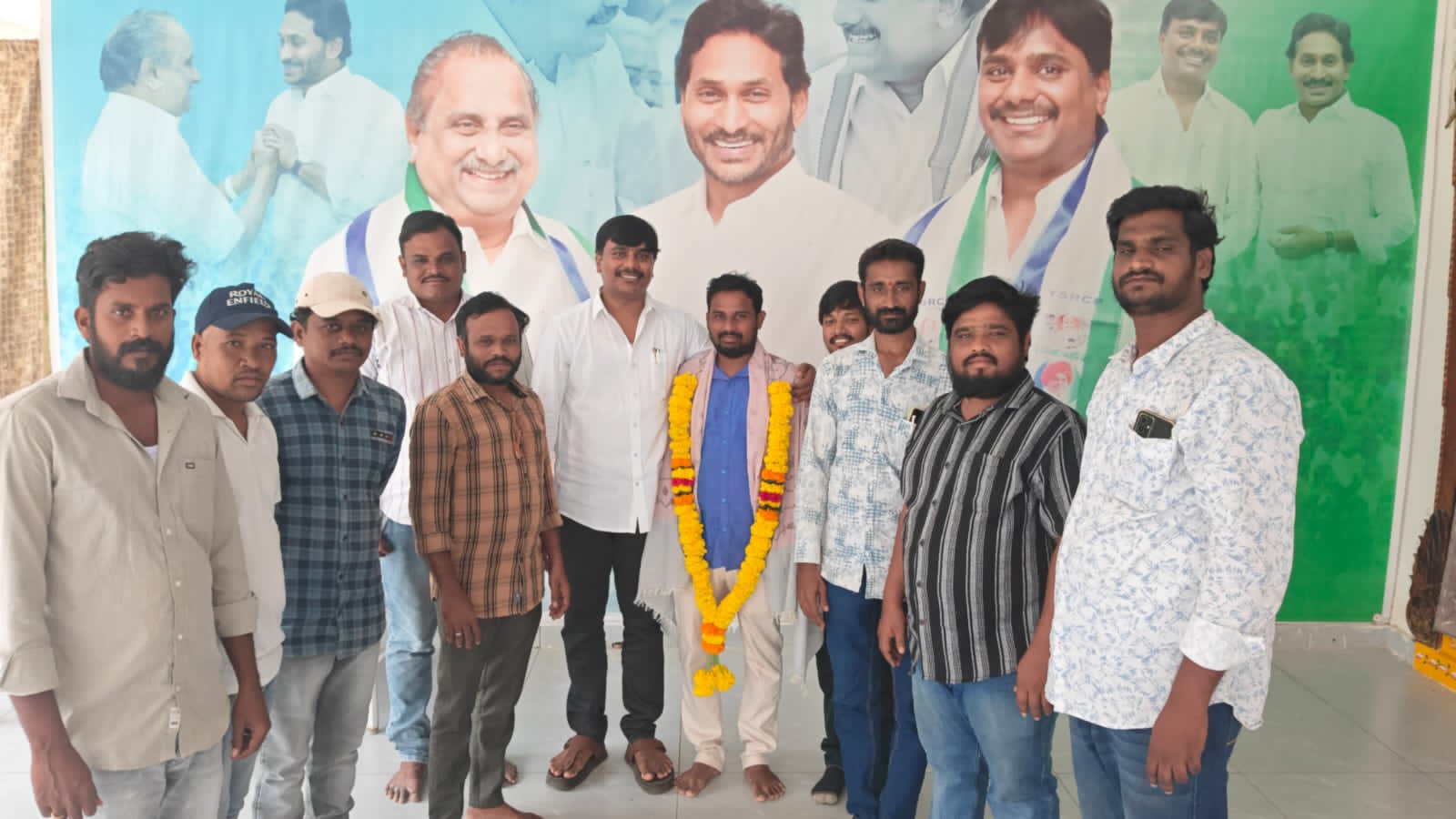 సోషల్ మీడియా ద్వారా పార్టీ కార్యక్రమాలను ప్రజల్లోకి తీసుకువెళ్ళాలి…
