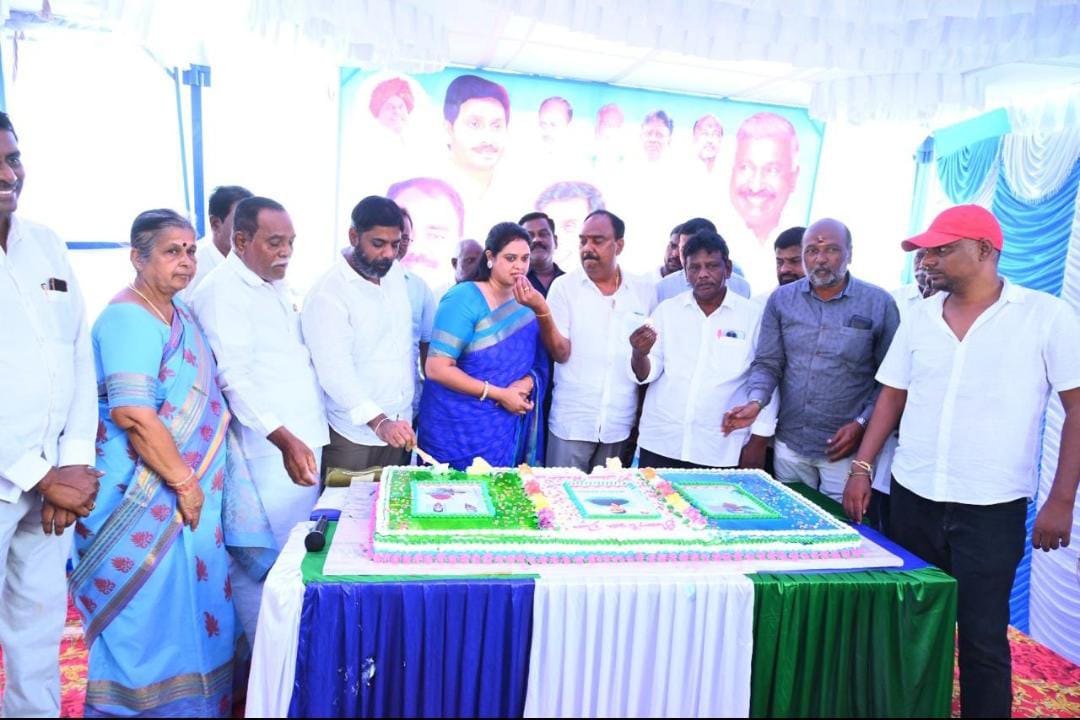 చిత్తూరు లో హరిణి రెడ్డి ఆధ్వర్యంలో ఘనంగా మిథున్ రెడ్డి జన్మదిన వేడుకలు