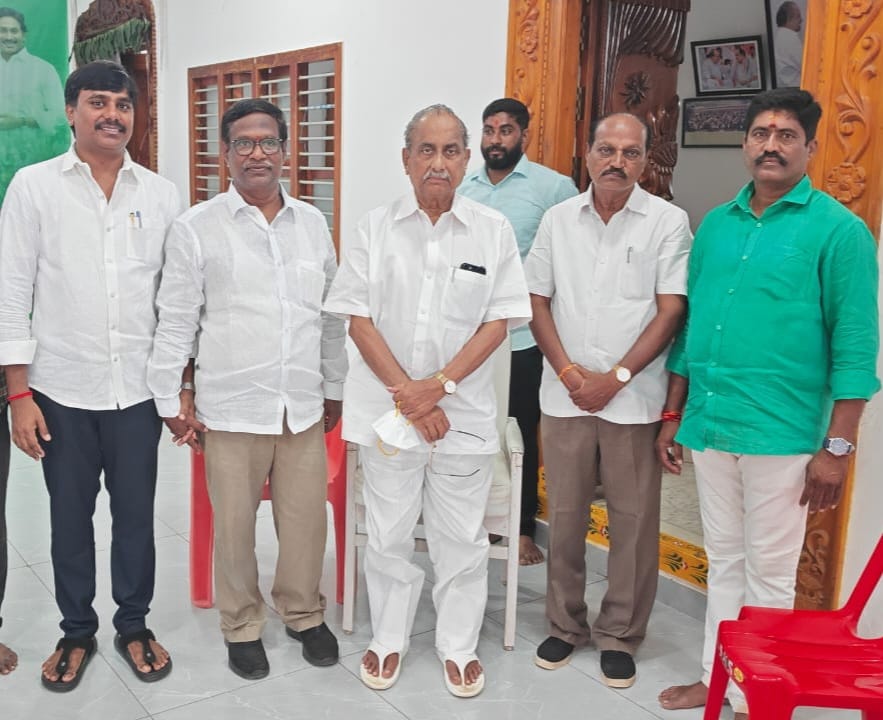 ముద్రగడ పద్మనాభం ను కలిసిన పంతం..