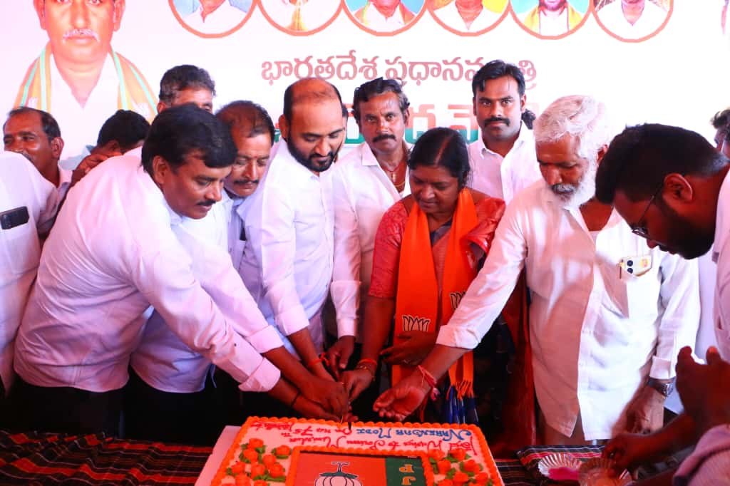 ప్రధాని మోడీ గారి 75వ జన్మదినోత్సవ వేడుకల్లో పాల్గొన్న ఉదయగిరి ఎమ్మెల్యే కాకర్ల సురేష్..