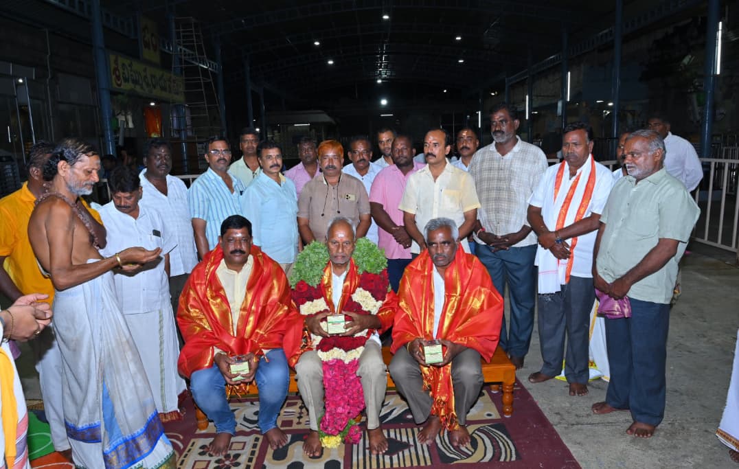 కాణిపాక వరసిద్ధి  వినాయక స్వామి దేవస్థానం చైర్మన్ గా ఎన్నికైన  మణి నాయుడు