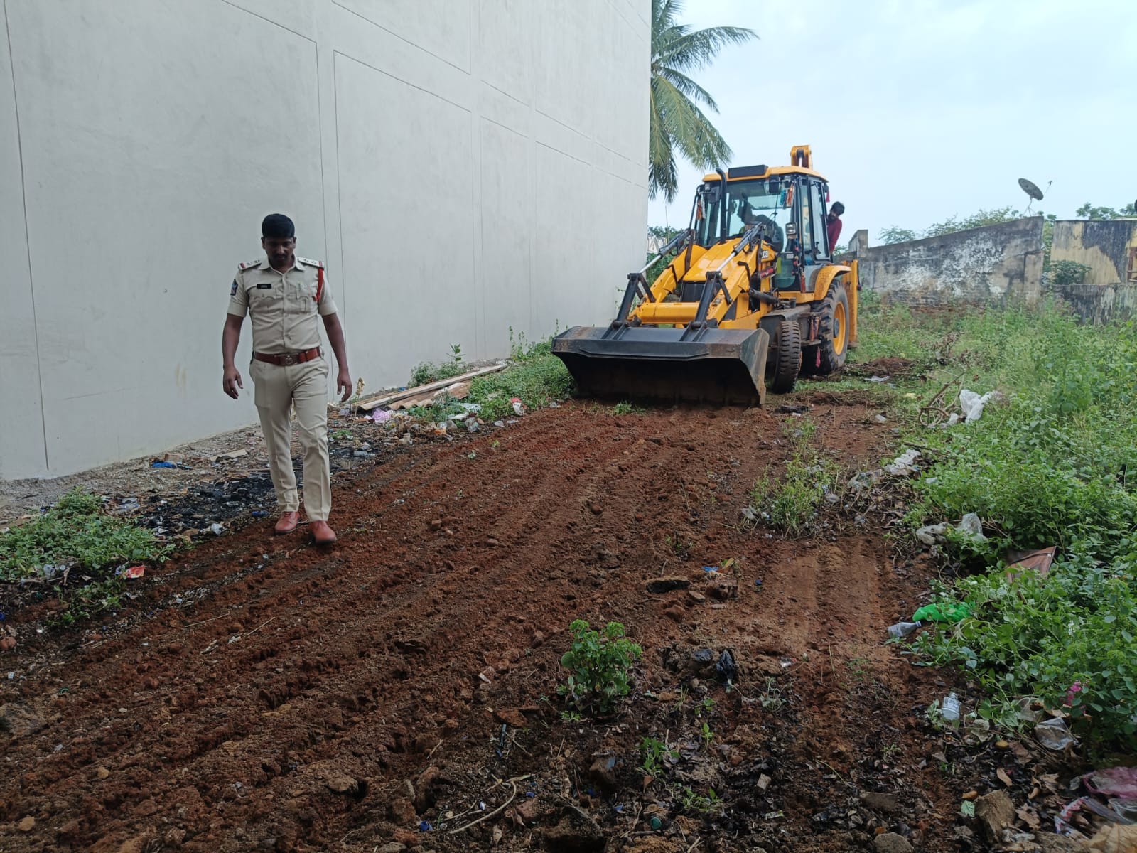 బహిరంగ ప్రదేశాల్లో మద్యం సేవిస్తే కఠిన చర్యలు.ఎస్సై బండ్లమూడి మహేంద్ర హెచ్చరిక