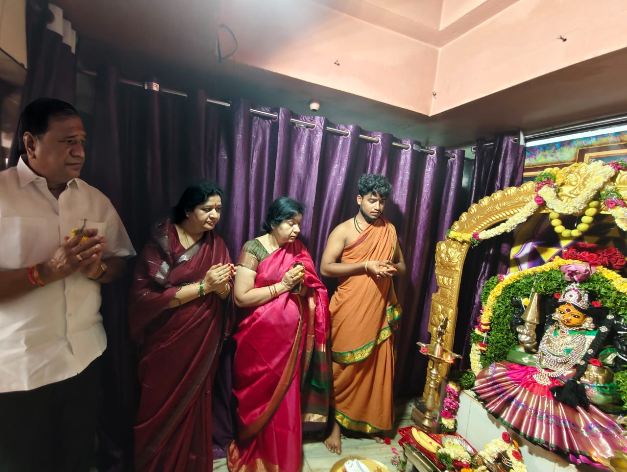 కట్ట మైసమ్మ తల్లి దర్శించుకున్న జహీరాబాద్ ఎంపీ దంపతులు..