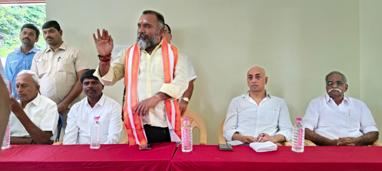 దిగువమాఘంలో కమ్యూనిటీ హాలును ప్రారంభించిన మాజీ ఎంపీ గల్లా జయదేవ్, ఎమ్మెల్యే మురళీమోహన్.