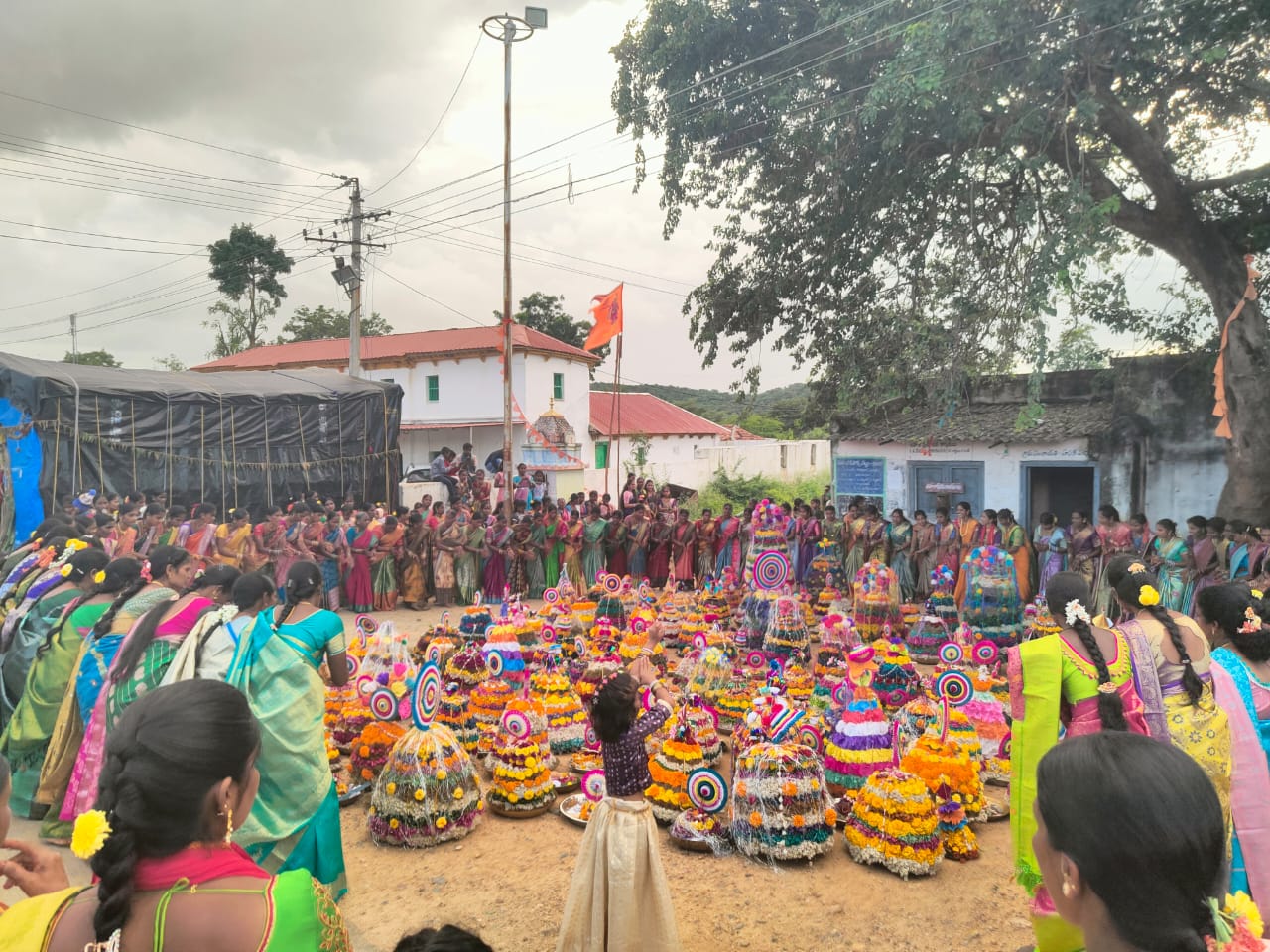 గ్రామాలల్లో సద్దుల బతుకమ్మ వేడుకలు..