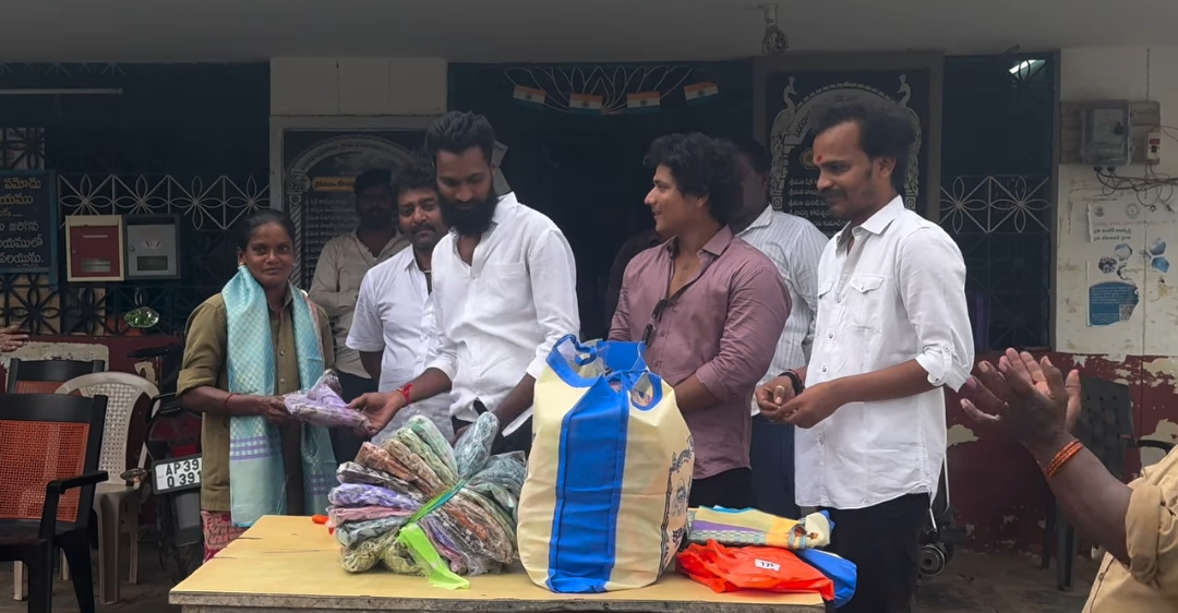 జనసేన పార్టీ ఆధ్వర్యంలో చీరలు పంపిణీ