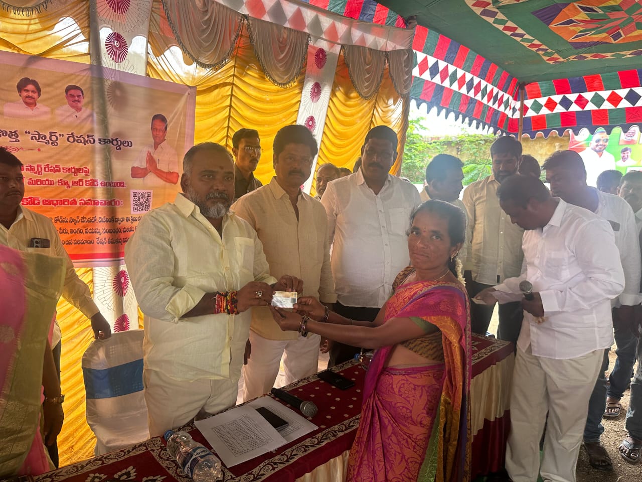 స్మార్ట్ రేషన్ కార్డు పంపిణీ కార్యక్రమంలో పాల్గొన్న పూతలపట్టు శాసనసభ్యులు మురళీమోహన్..”