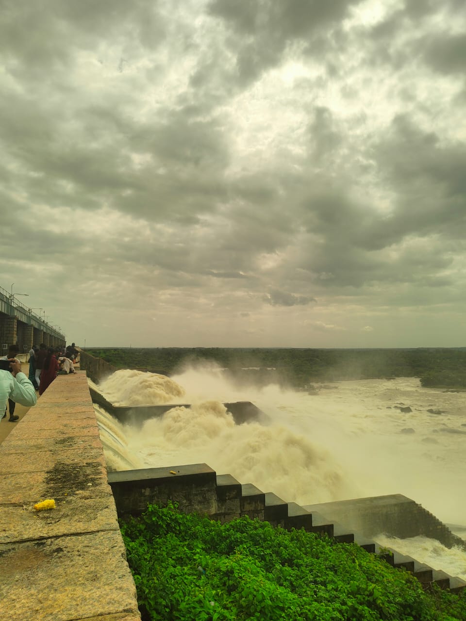 ఐదు గేట్ల ద్వారా నీటి విడుదల – ఇన్ఫ్లో 32,820 క్యూసెక్కులు