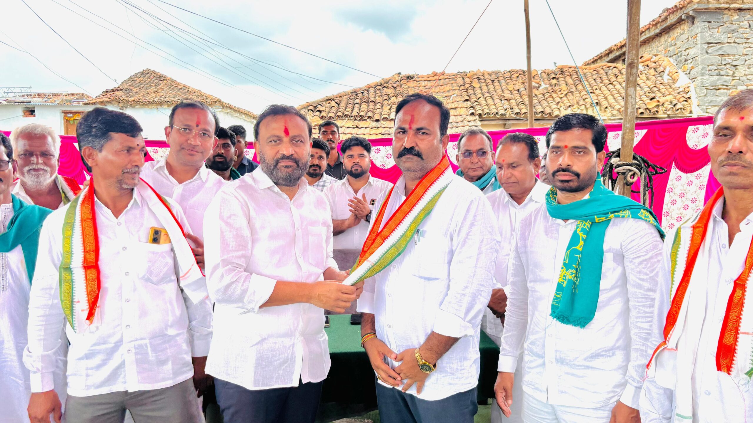 కాంగ్రెస్ పార్టీలోకి భారీ చేరికలు..జుక్కల్ ఎమ్మెల్యే తోట లక్ష్మి కాంతారావు