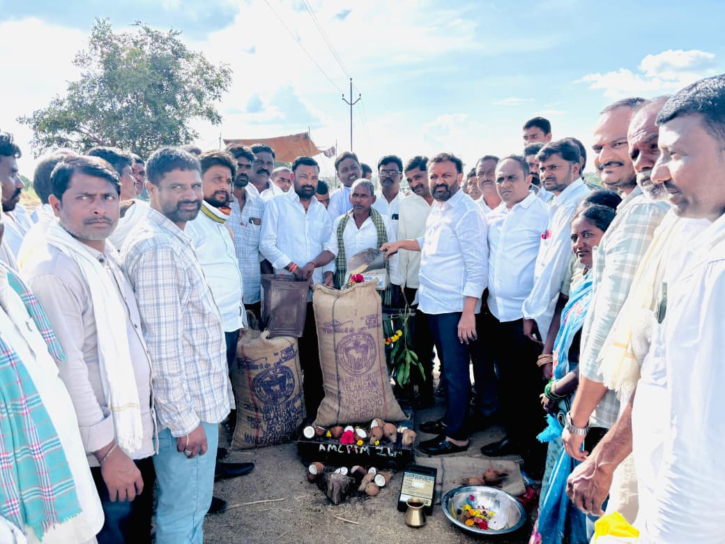 మాగిలో వరి ధాన్యం కొనుగోలు కేంద్రం ప్రారంభం..జుక్కల్ ఎమ్మెల్యే తోట లక్ష్మీ కాంతారావు