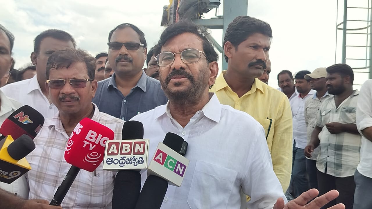 ప్రజల అవసరాల కోసం అటవీశాఖ పనిచేయాలి……. సర్వేపల్లి ఎమ్మెల్యే సోమిరెడ్డి చంద్రమోహన్ రెడ్డి