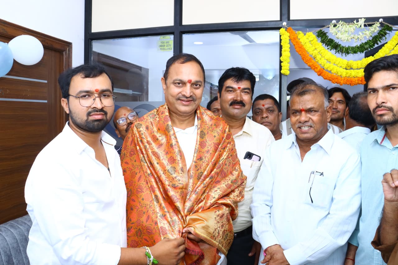 సురేష్ డెంటల్ క్లినిక్ ను ప్రారంభించిన ఉప్పల్ ఎమ్మెల్యే బండారి లక్ష్మారెడ్డి