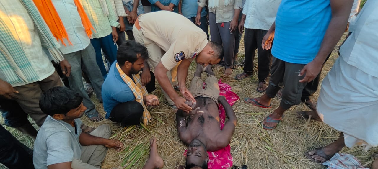 ఆరేడు గ్రామంలో విద్యుత్ షాక్ తో రైతు మృతి..