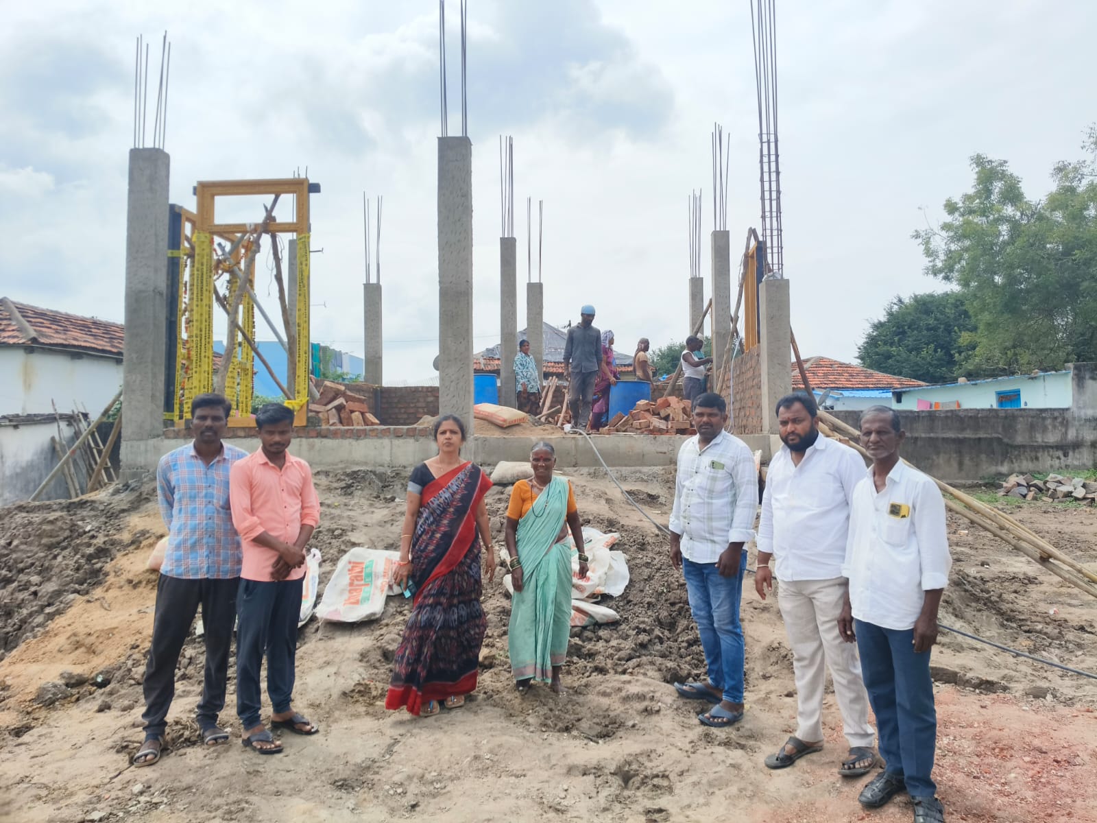 ఇందిరమ్మ ఇండ్లను త్వరితగతిన పూర్తిచేయాలి—ప్రత్యేక అధికారి అరుణ