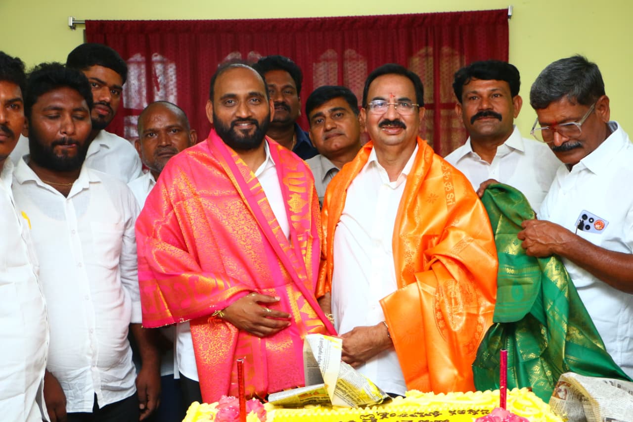 చెంచల్ బాబు యాదవ్ జన్మదిన వేడుకల్లో పాల్గొన్న ఉదయగిరి ఎమ్మెల్యే కాకర్ల సురేష్..!