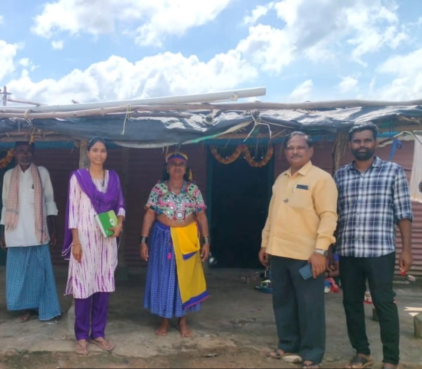 ఇందిరమ్మ ఇళ్లను పరిశీలించిన ఎంపీడీవో సత్యనారాయణ..