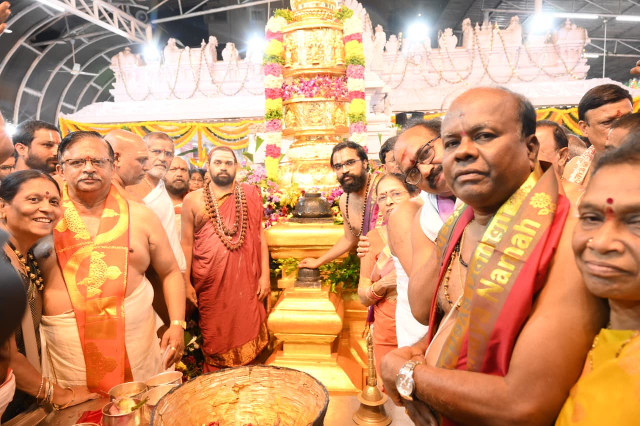 అష్టలక్ష్మి దేవాలయంలో శృంగేరి పీఠాధిపతి పూజలు