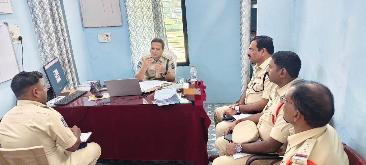 పిట్లం పోలీస్ స్టేషన్ ను తనిఖీ చేసిన ఎస్పీ రాజేష్ చంద్ర