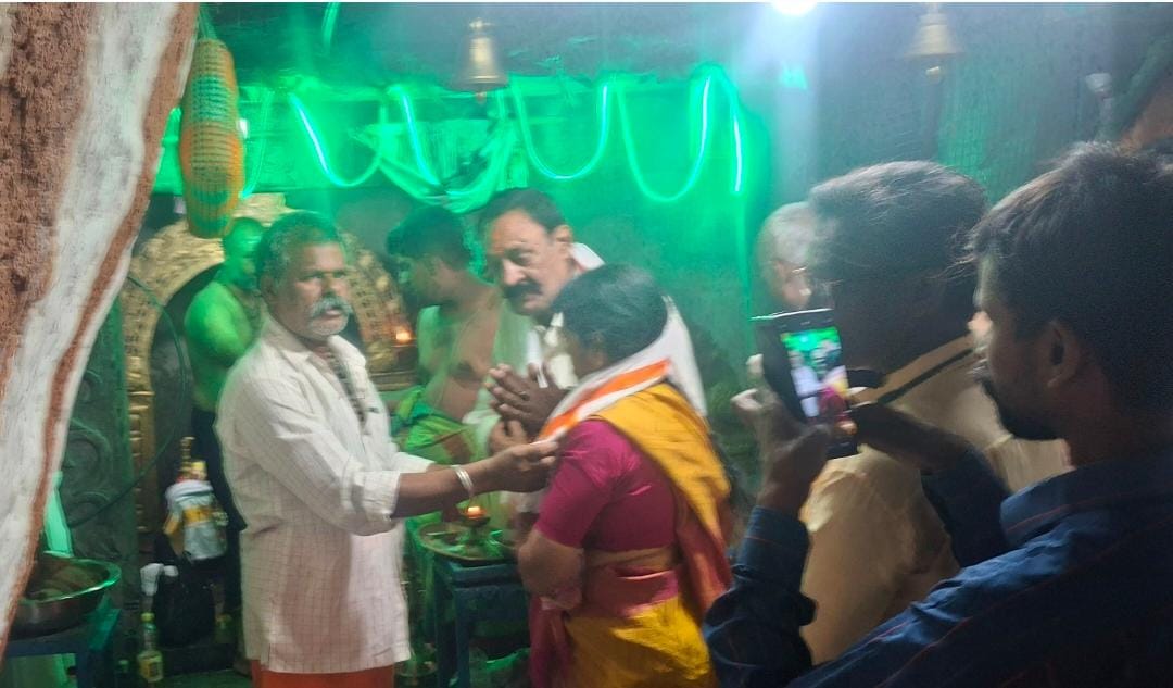 శ్రీసిద్ధేశ్వరస్వామి గుడికి 5000రూ విరాళం ఇచ్చిన అమ్మఒడి ఫౌండర్ పద్మనాభ నాయుడు