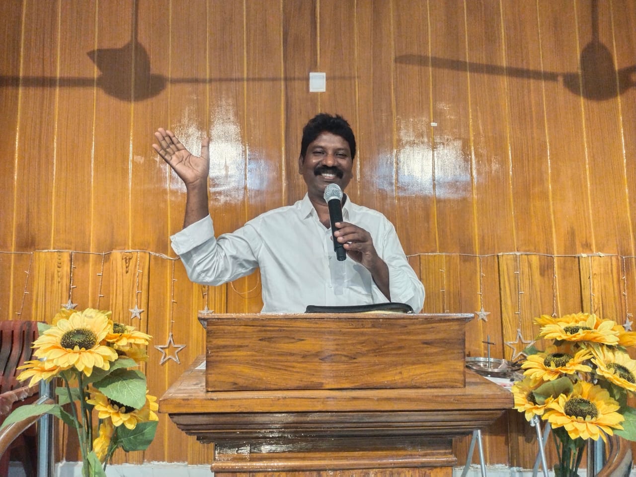 క్రైస్తవ పండుగలో ఆరాధన ఉండాలి……పులగర శోభనబాబు