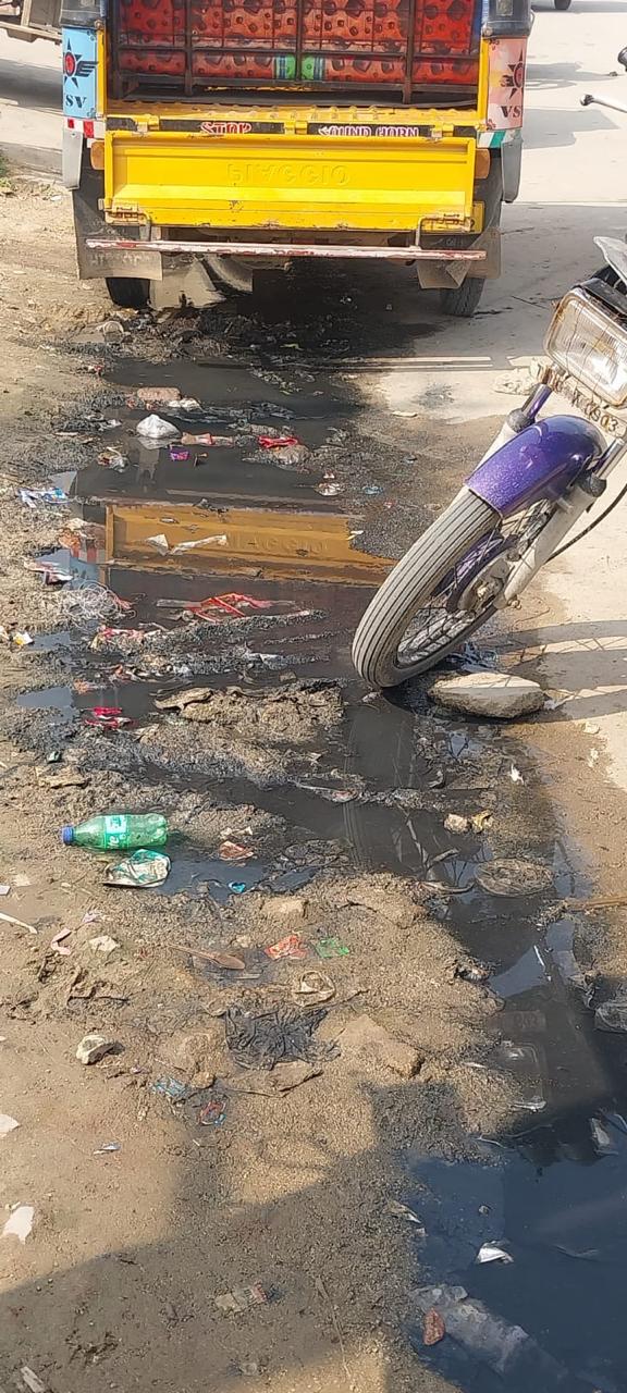 బంగారుపాళ్యం మెయిన్ రోడ్లోగల మురుగు నీటి కాలువకు మోక్షం ఎప్పుడో ?