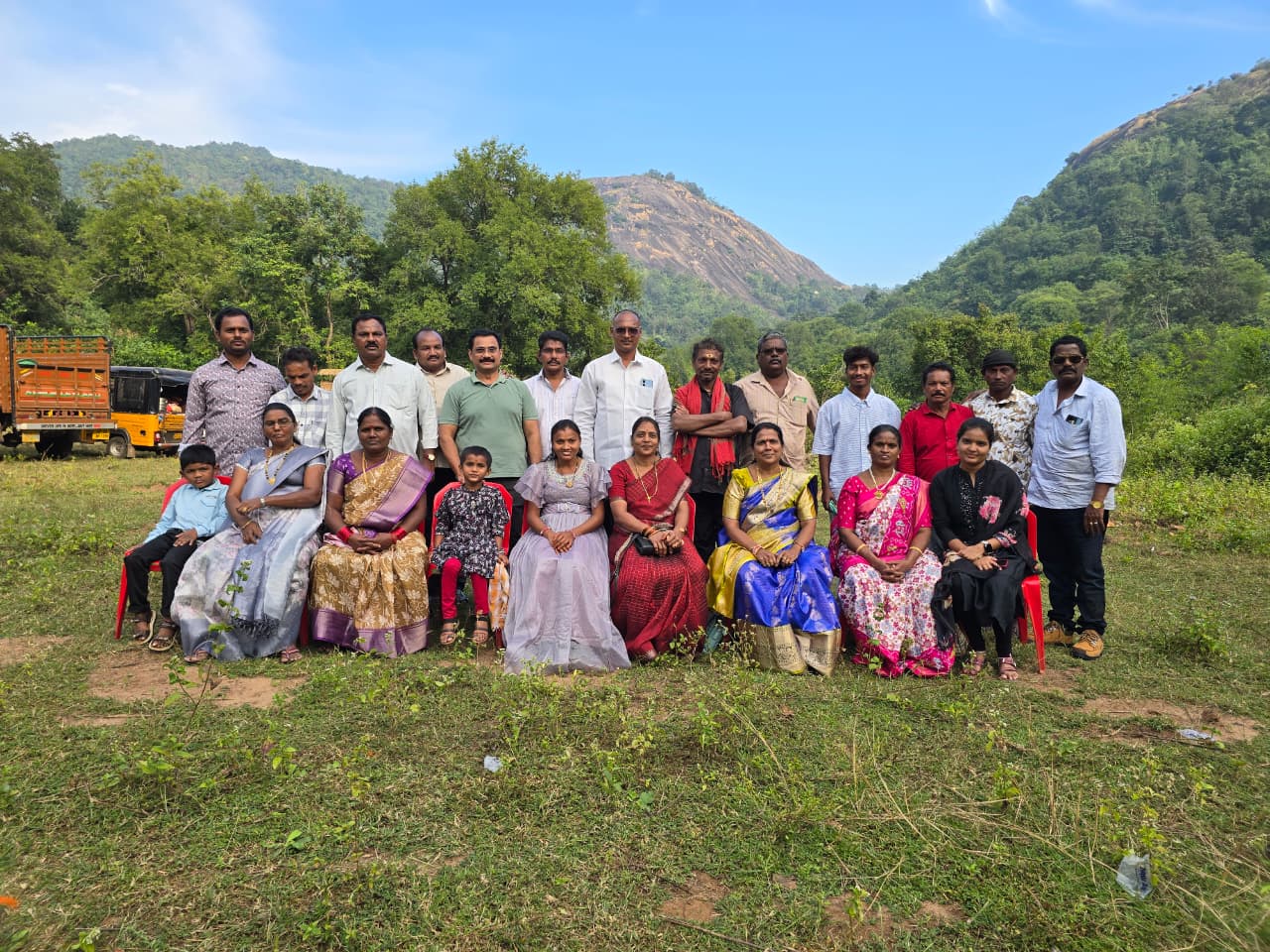 అపూర్వ కలయిక పాత మిత్రులదళాయివలస జలపాతం వద్ద పిక్నిక్ సందడి స్నేహానికి వన్నె తెచ్చిన 1987 పదవతరగతి బ్యాచ్