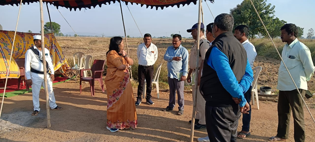 చెక్పోస్టులను పరిశీలించిన సబ్ కలెక్టర్ కిరణ్మయి