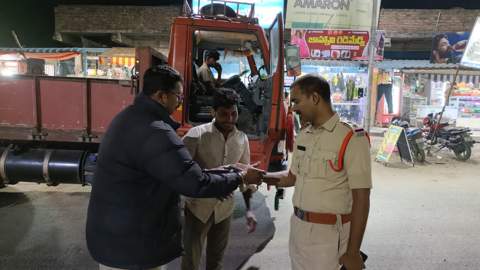 వాహనదారులు నియమ నిబంధనలు తప్పక పాటించాలి ఎస్సై రామలింగేశ్వరరావు