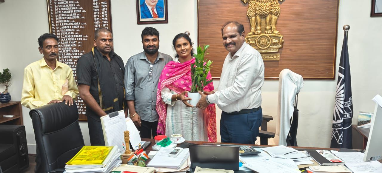 ఎమ్మెల్యే కాకర్ల సురేష్ ఆదేశాల మేరకు జాయింట్ కలెక్టర్ మొగిలి వెంకటేశ్వర్లు కి బిఎస్ఎన్ఎల్ టవర్ల స్థలం కేటాయింపు కొరకు వినతిపత్రం.