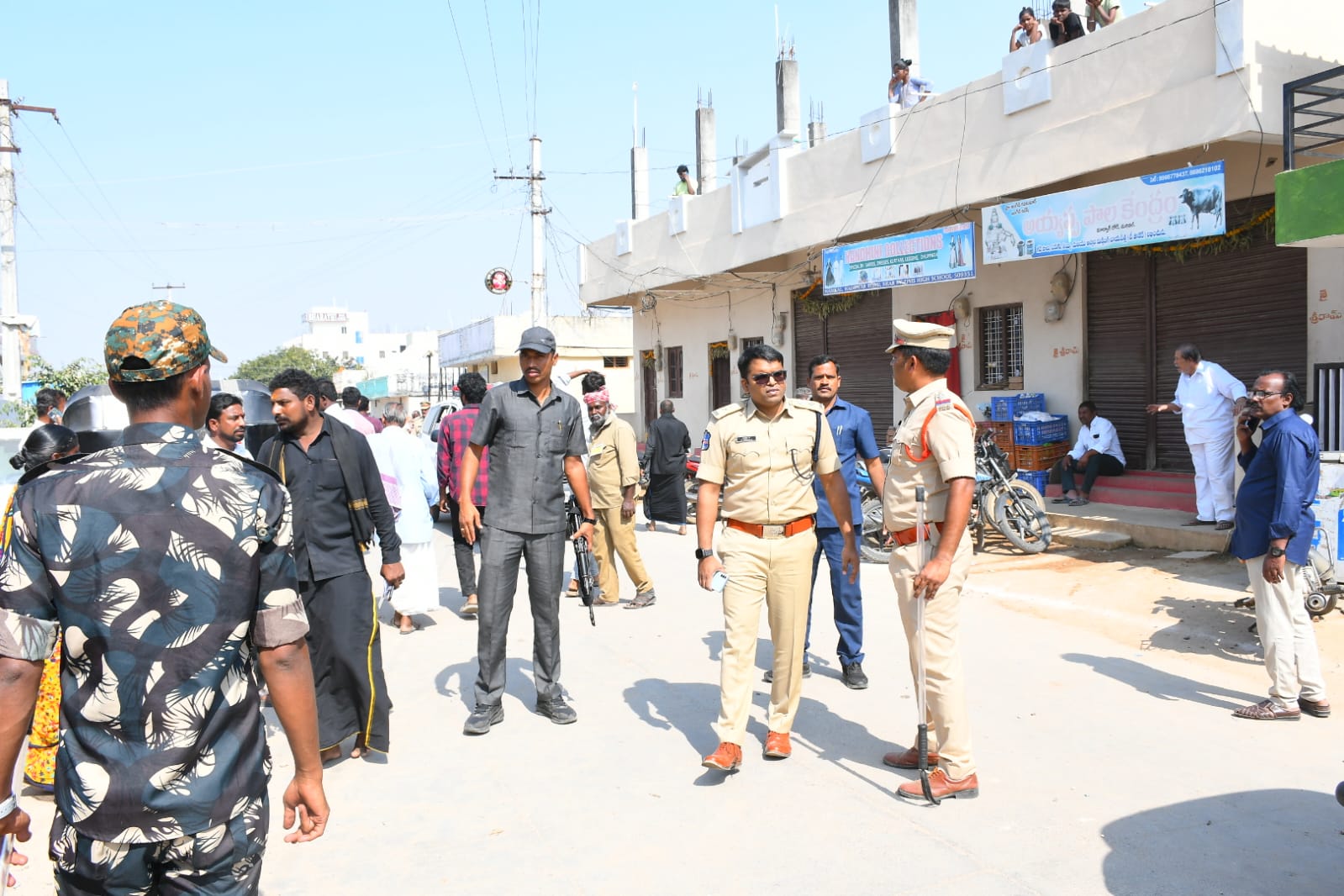 రెండవ విడత ఎన్నికల సరళి, పోలీసు బందోబస్తు ఏర్పాట్లను పరిశీలించిన:  ఎస్పీ డాక్టర్ వినీత్