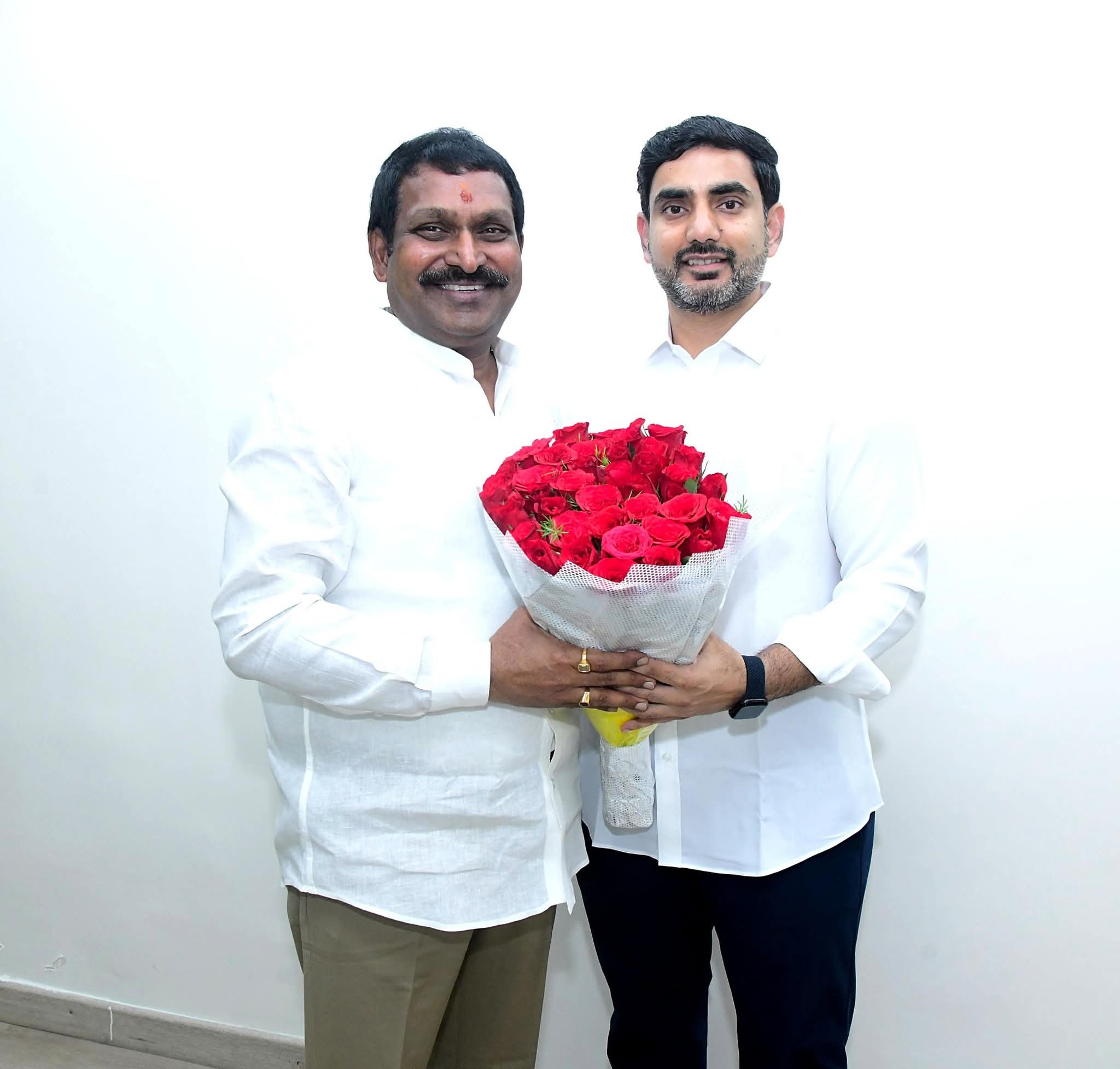 నూతన నెల్లూరు జిల్లా అధ్యక్షునిగా ఎంపికైన బీద రవిచంద్ర కు శుభాకాంక్షలు తెలిపిన ఉదయగిరి నియోజకవర్గం టిడిపి ఏస్సి సెల్ అధ్యక్షులు స్వర్ణ కొండయ్య.