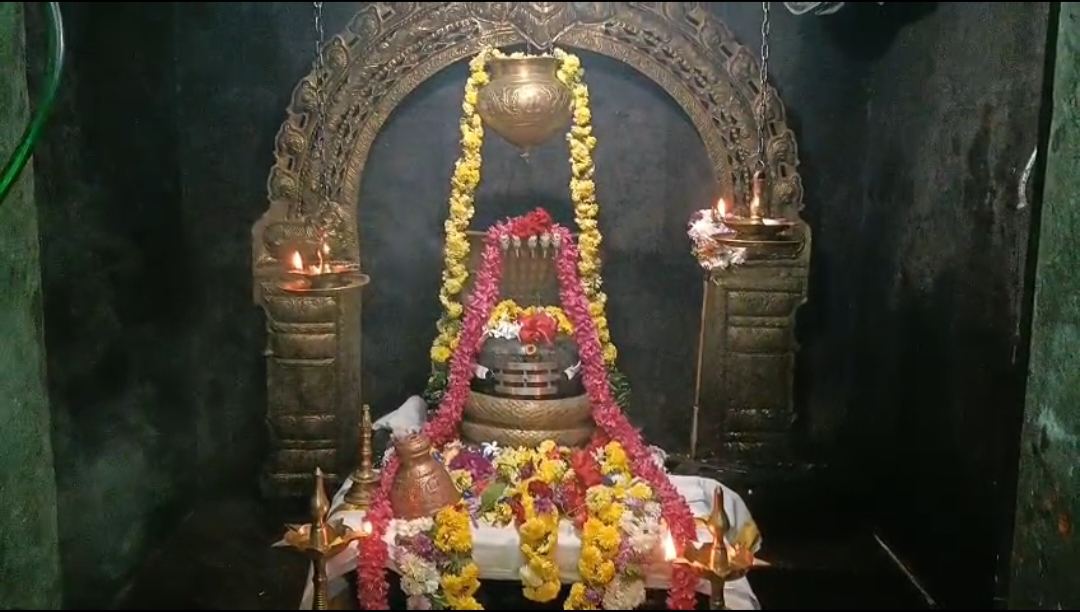 సిద్దేశ్వరస్వామి కొండకు పోటెత్తిన భక్తులు