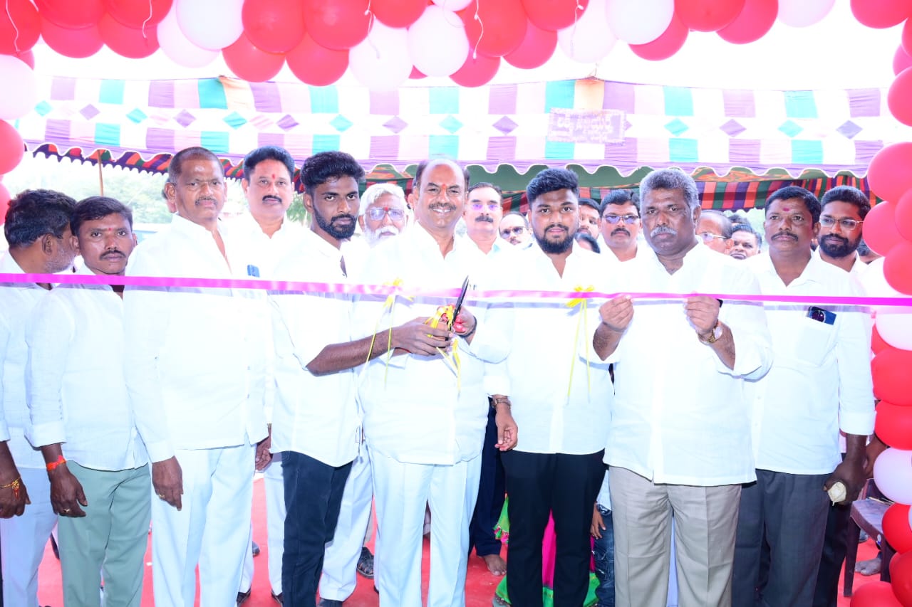 శ్రీ దుర్గా ఆటో మొబైల్స్ మెకానిక్ గ్యారేజ్ ప్రారంభించిన ఎమ్మెల్యే బండ్లకృష్ణమోహన్ రెడ్డి