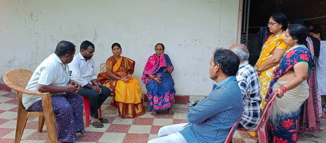 బాలకృష్ణ కుటుంబ సభ్యులను పరామర్శించిన కురుపాం ఎమ్మెల్యే తోయక జగదీశ్వరి